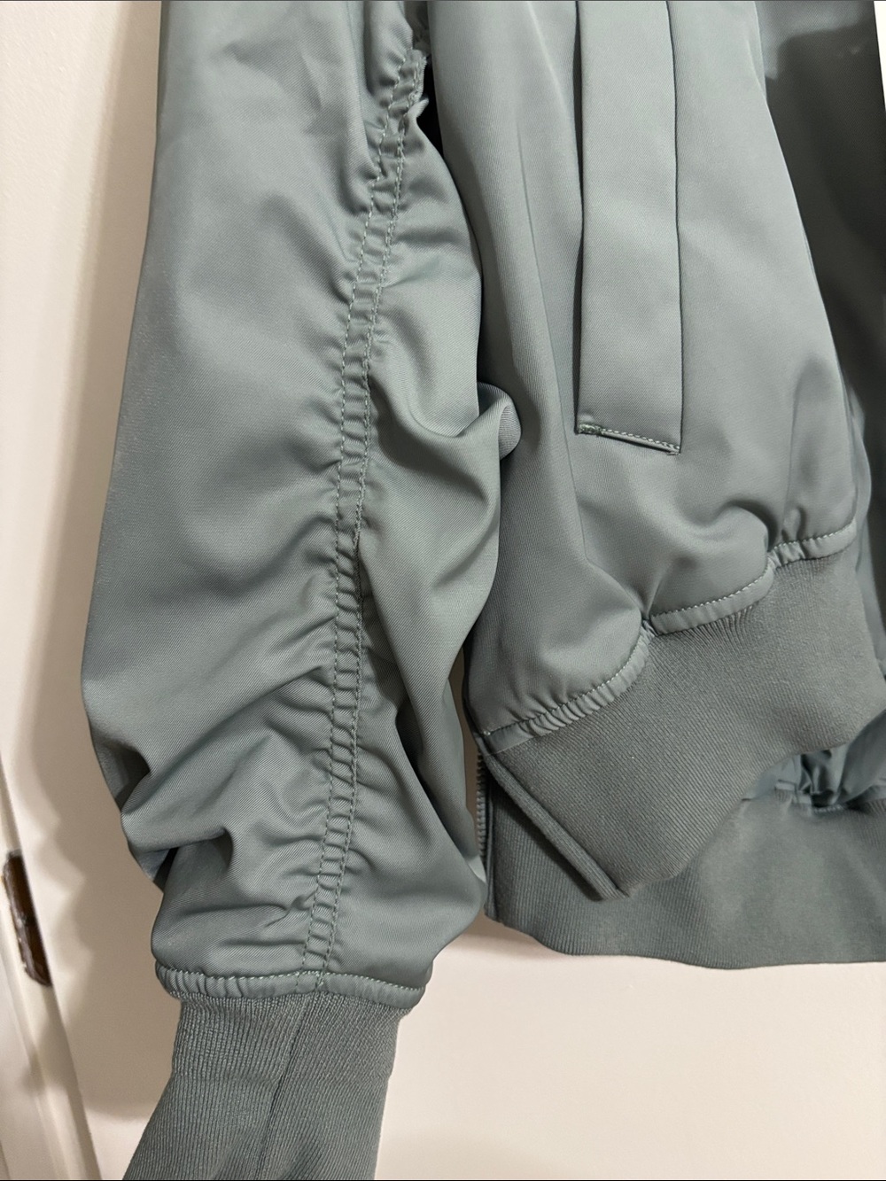 NWT Uniqlo Bomber Jacket in Green - Picture 4 of 5